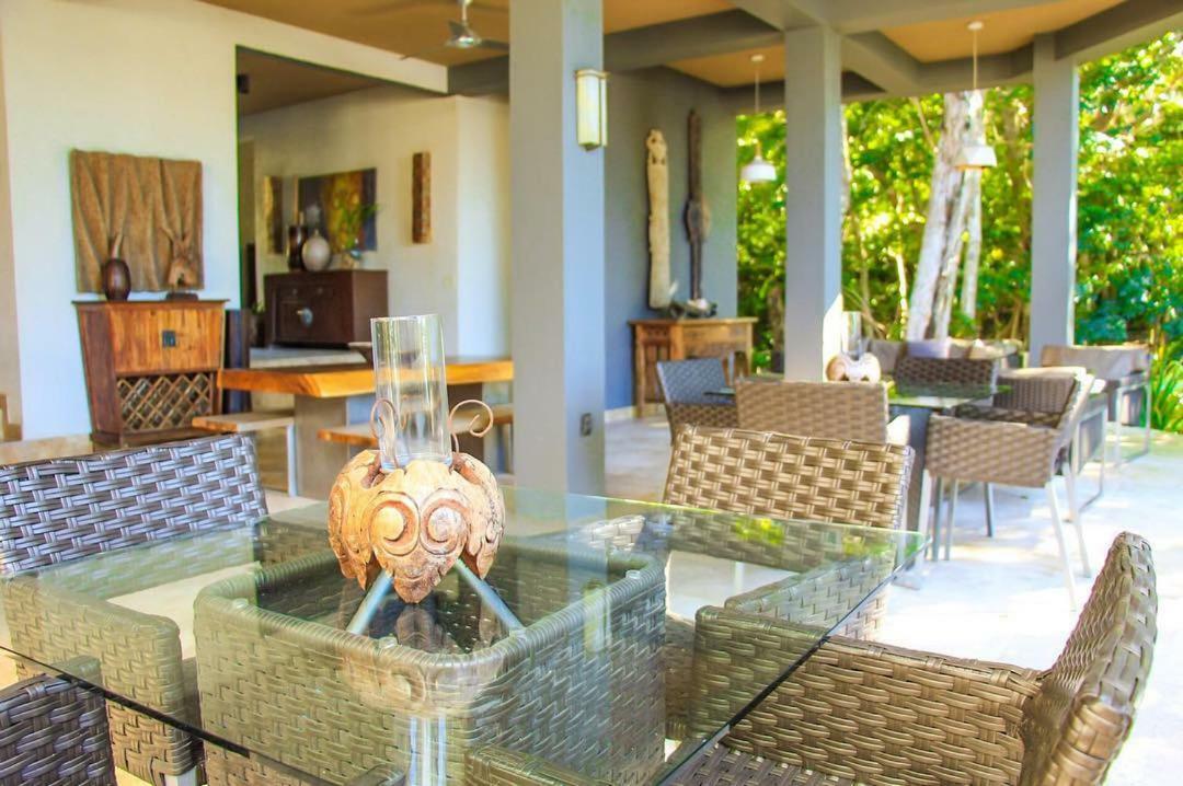 Xbalanque Resort West Bay Exterior photo