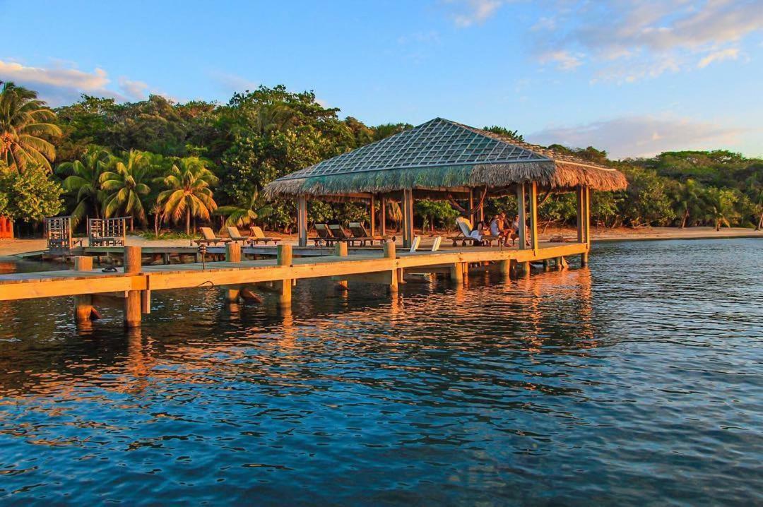 Xbalanque Resort West Bay Exterior photo