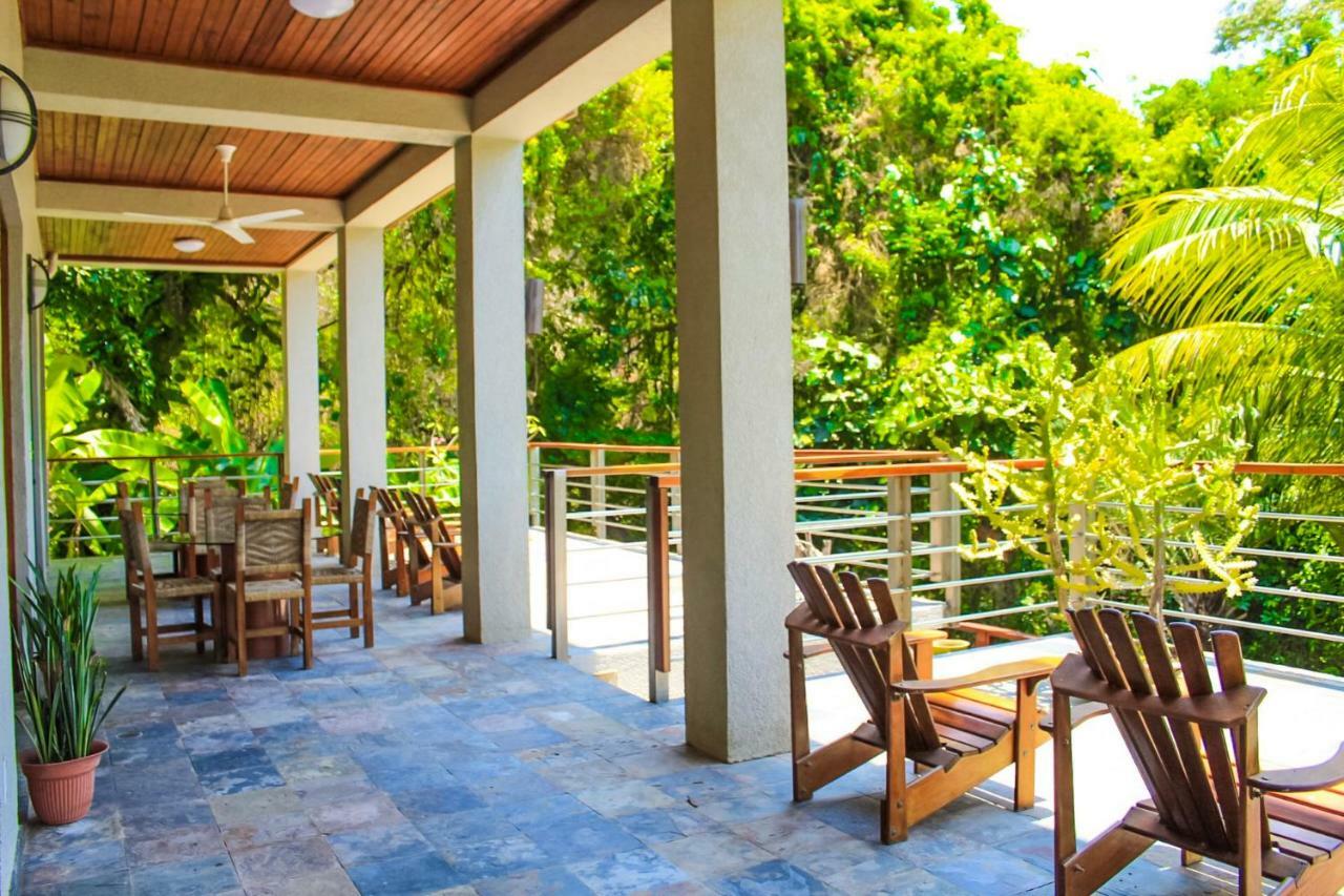 Xbalanque Resort West Bay Exterior photo