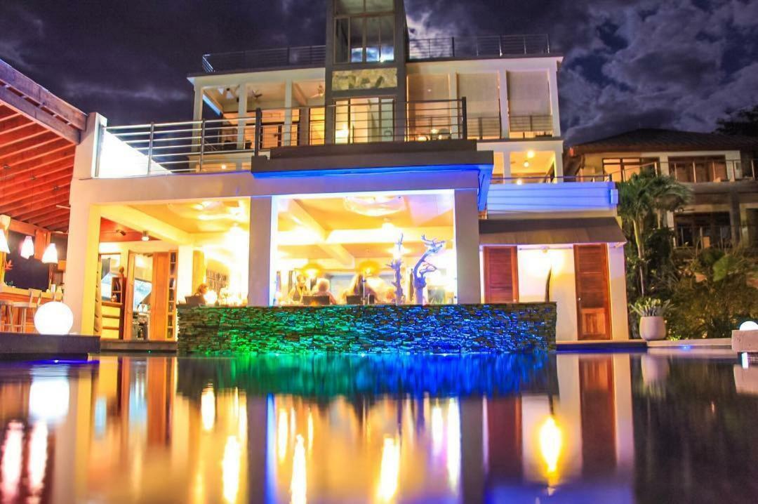 Xbalanque Resort West Bay Exterior photo